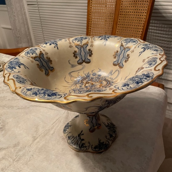 Decorative Bowl on Pedastal - Picture 2 of 9